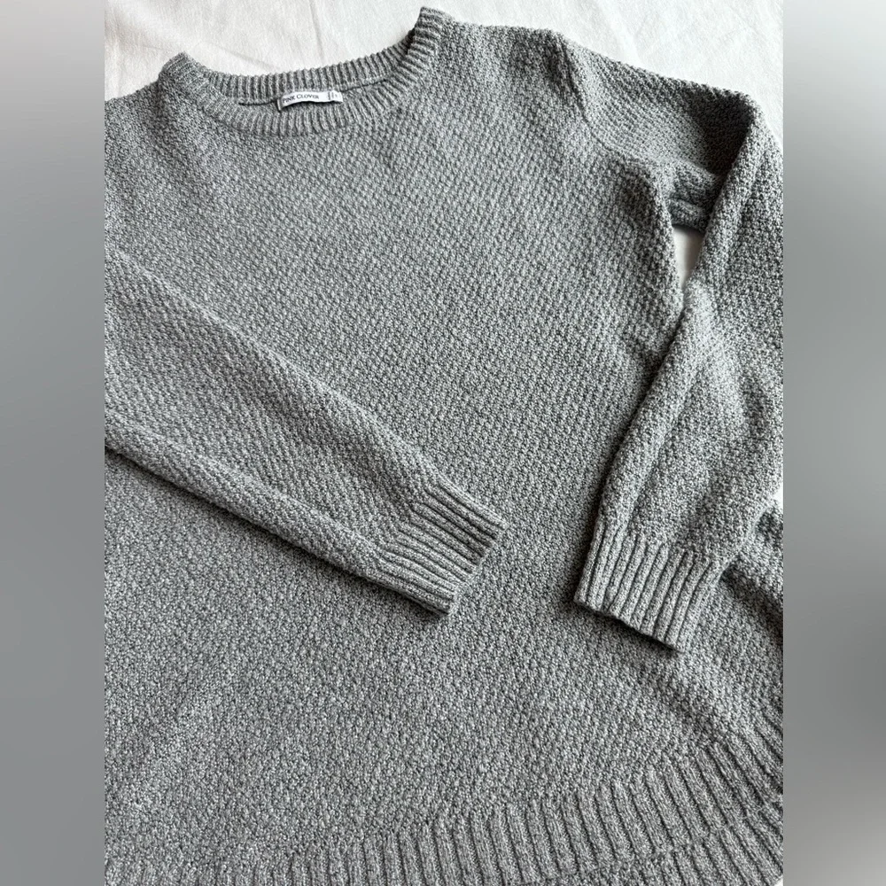 Gray Crew Neck Sweater | pink clover | medium